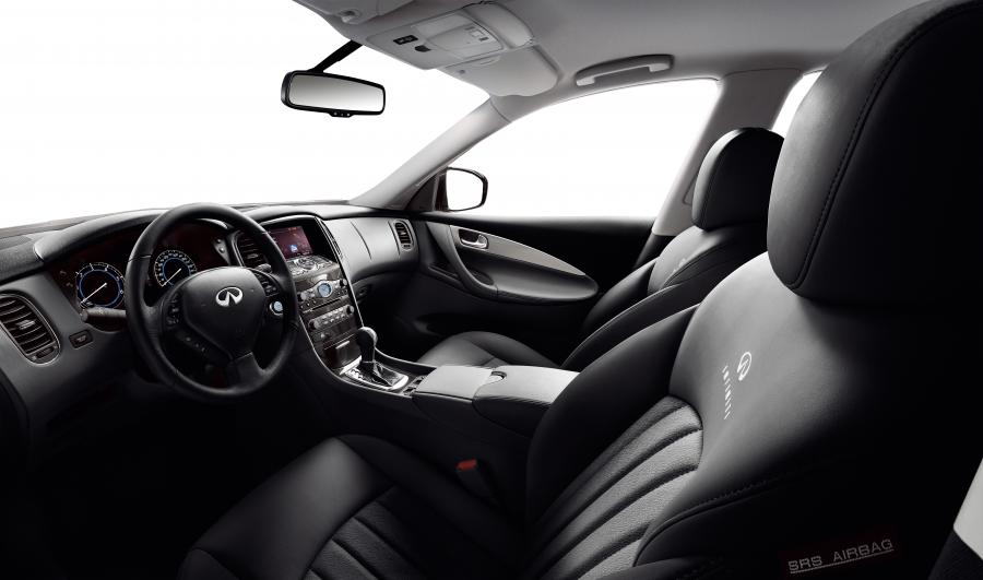  Infiniti EX30d Black Premium 2011 года  (фото 2 из 7)